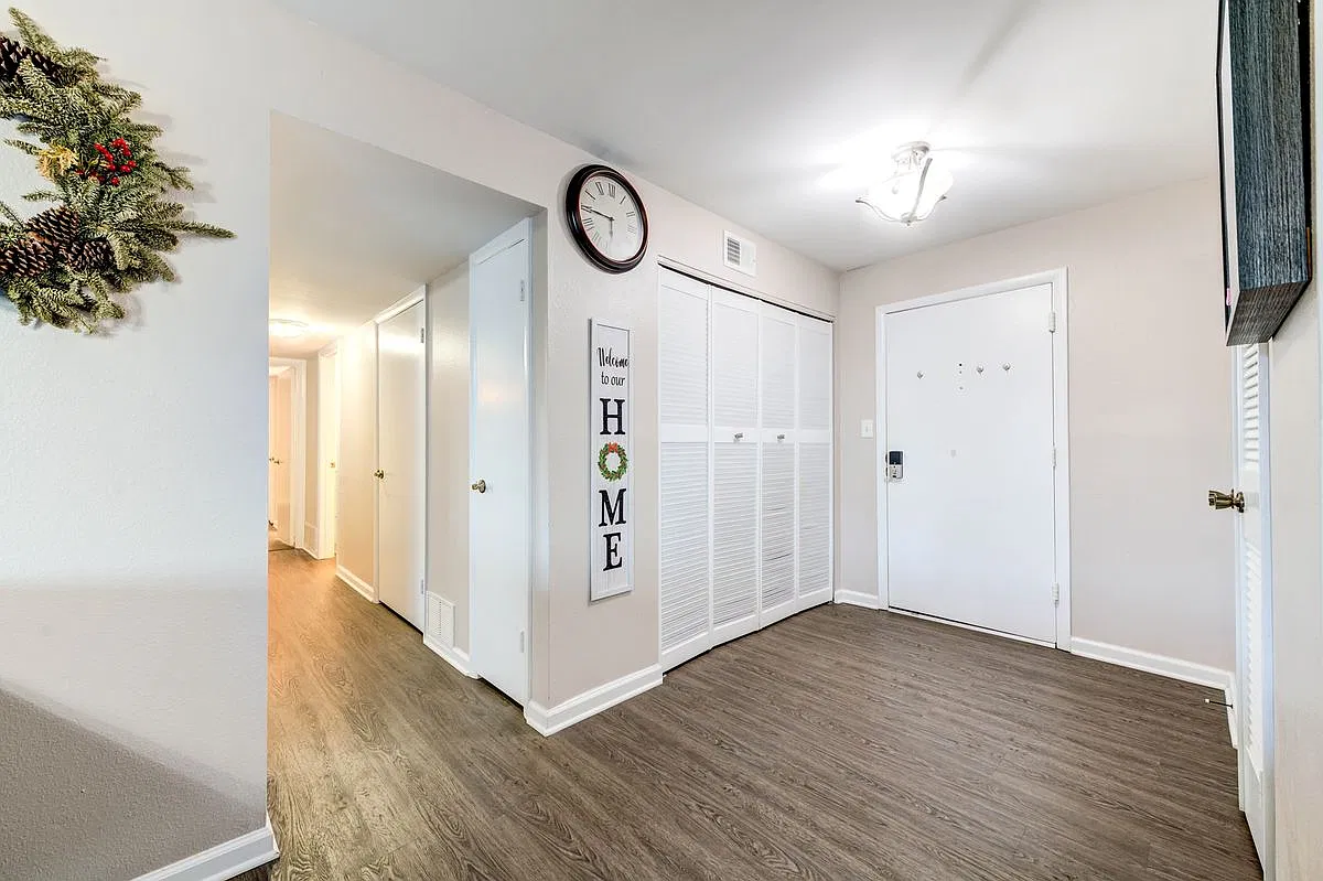 3 bed, 2.0 bath, 1659 sqft, $2,200 — Photo 3