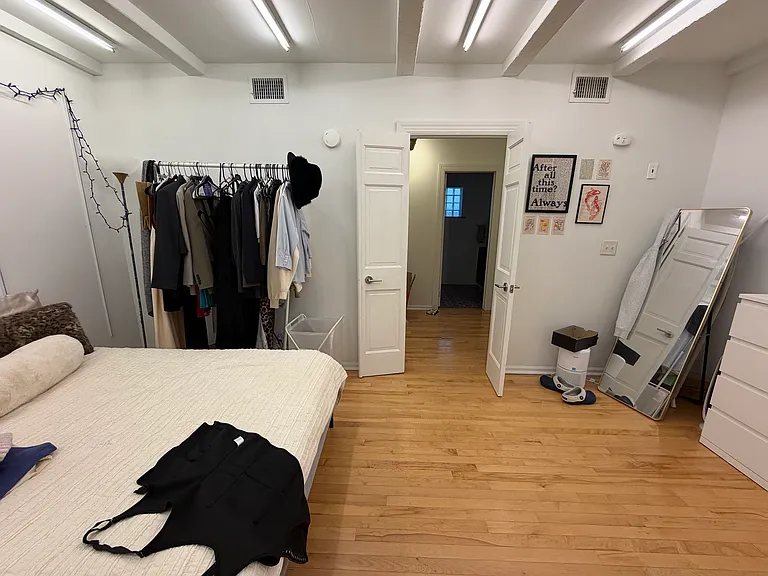 19 Allen St — Photo 22