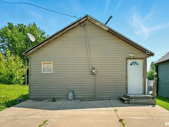 3rd image of 1108 Brown St