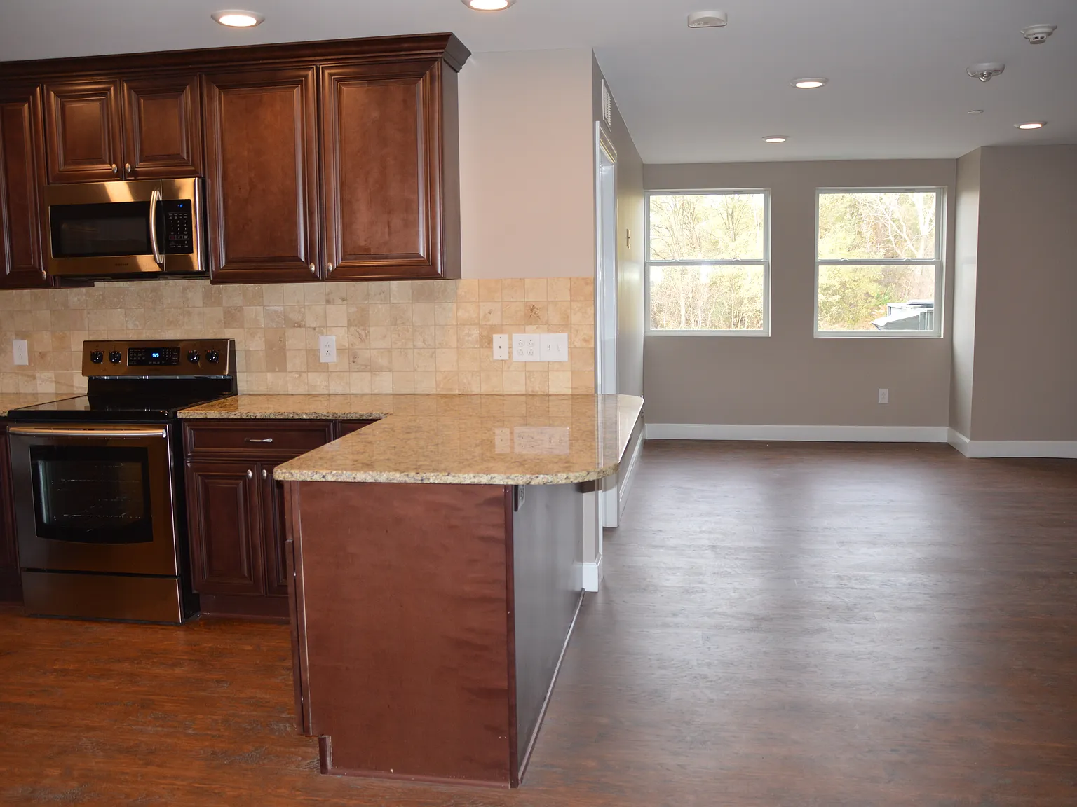 1 bed, 670 sqft, $1,040 — Photo 3