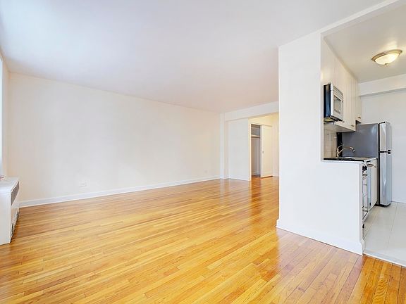 3rd image of 200 E 17th St APT 3B