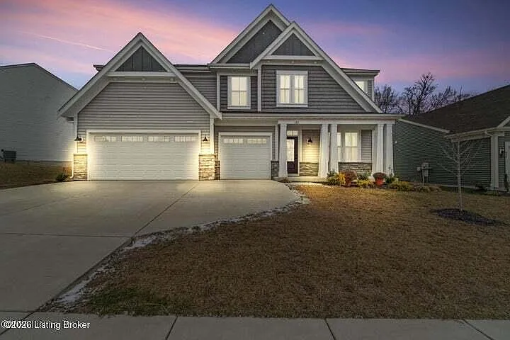 4 bed, 2.5 bath, 2711 sqft, $2,500 — Photo 1