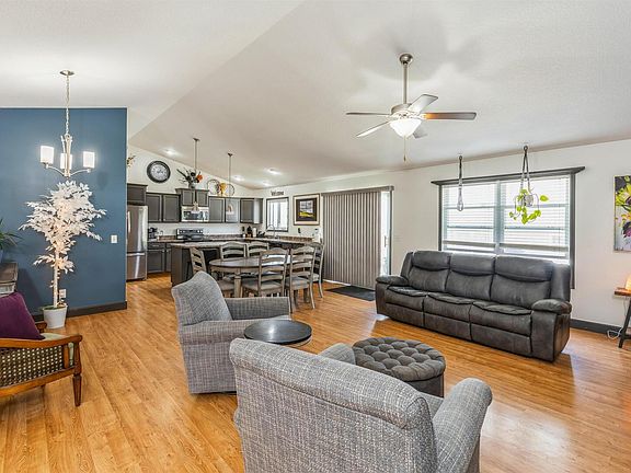 5th image of 23 Oakley Dr