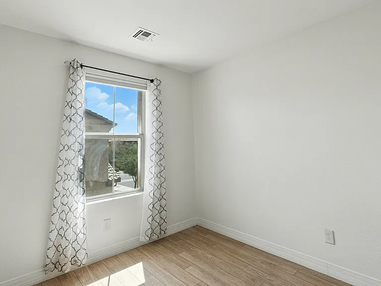 4644 E Beck Ln — Photo 47