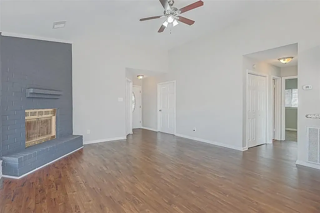3 bed, 1096 sqft, $2,200 — Photo 4