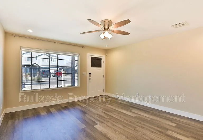 5119 S 11th Pl — Photo 6