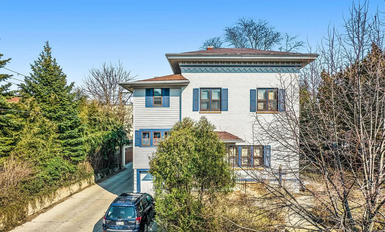 152 College Ave NE — Photo 1