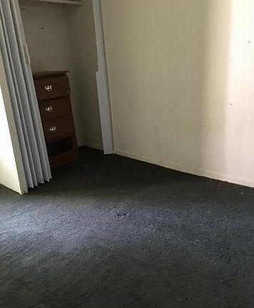 5th image of 405 E Yerby St