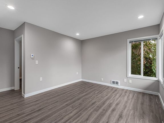 4th image of 2020 Waverly Pl N #4