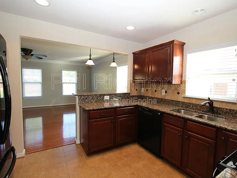 637 Abbey Village Cir — Photo 5