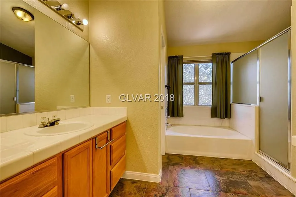 4 bed, 2.5 bath, 2134 sqft, $2,290 — Photo 1