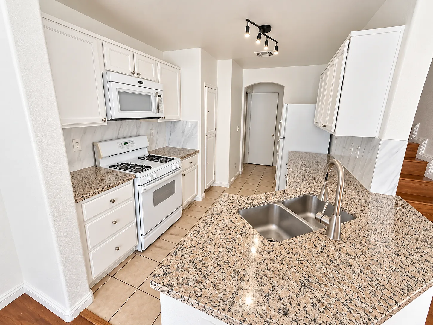3 bed, 2.5 bath, 1170 sqft, $2,250 — Photo 4