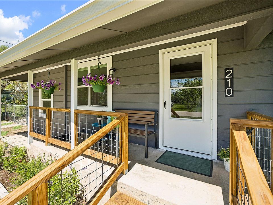 1st image of 210 Fallwell St