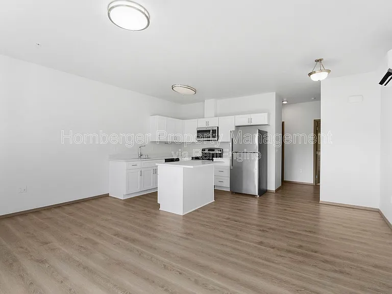 4th Ave Apartments — Photo 11
