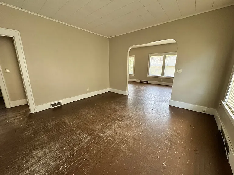 1204 Glenhurst Ct — Photo 3