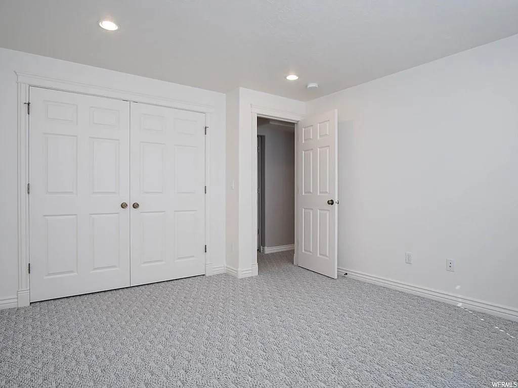 Building Photo - 827 W Charles Dr