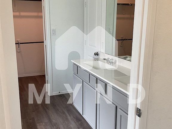 5th image of 510 Pecan Landing Ln