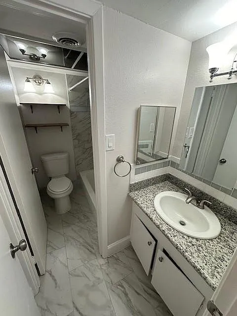 2 bed, 1.0 bath, 952 sqft, $1,295 — Photo 4