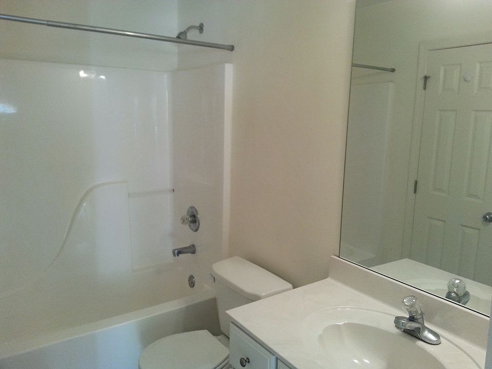Full guest bathroom
