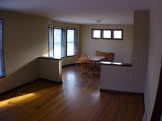 557 S Ashley St — Photo 2