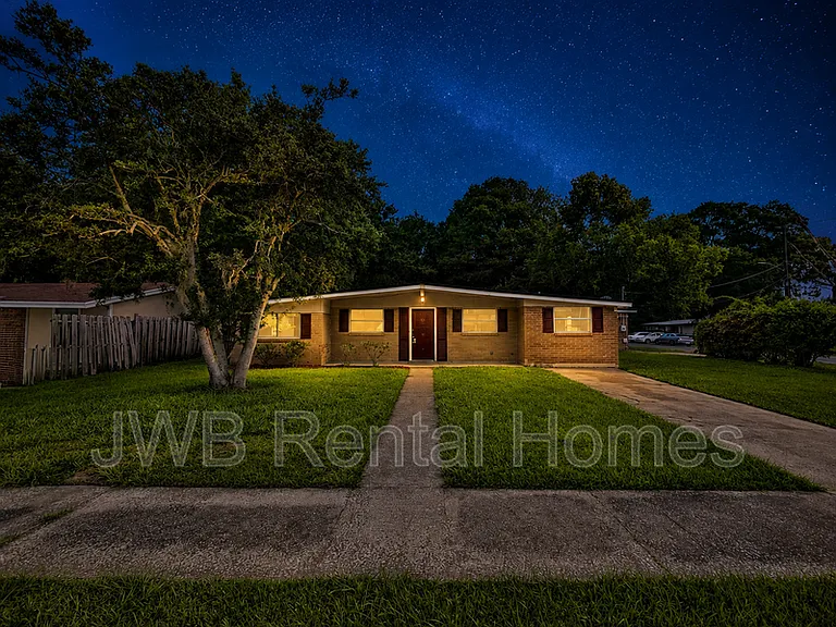 7549 Sharbeth Dr S — Photo 13