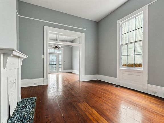 5th image of 709-11 State St