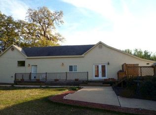 2071 W Point Tap Rd, Palestine, TX 75803