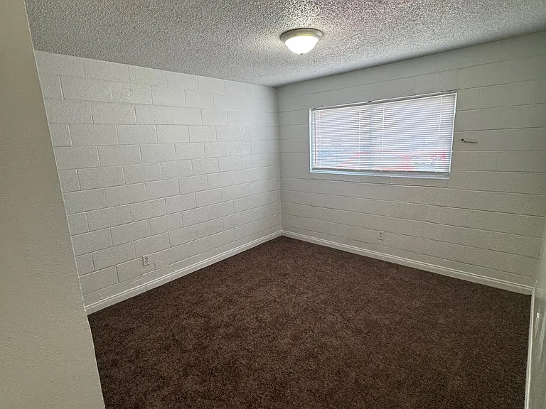 2301 Wengert Ave — Photo 8