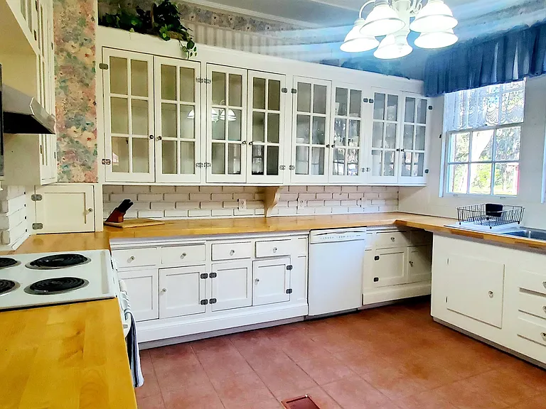 704 N Jefferson St — Photo 10