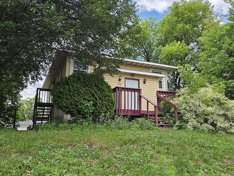 1931 Morgan Ave N — Photo 1
