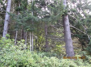 560 Upper Pacific Dr, Whitethorn, CA 95589