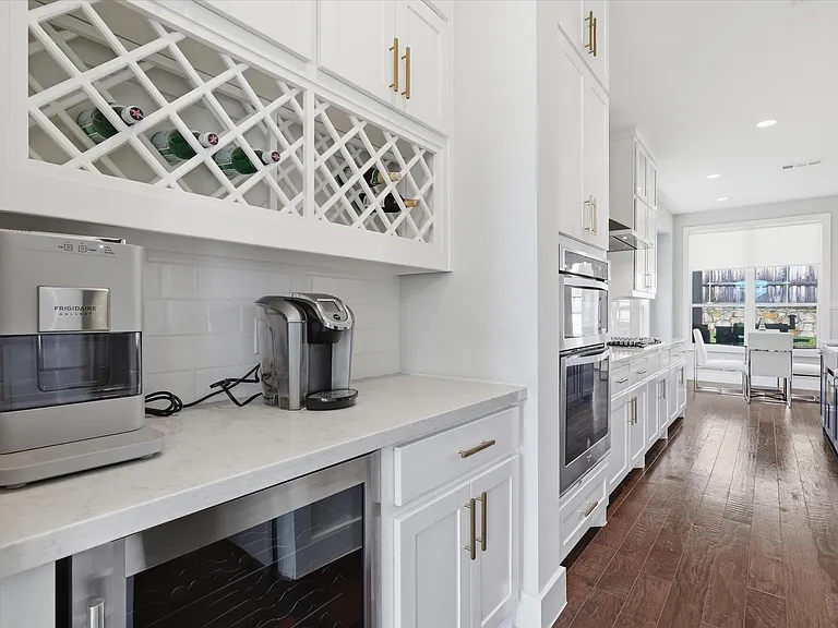 3348 Starling Dr — Photo 10