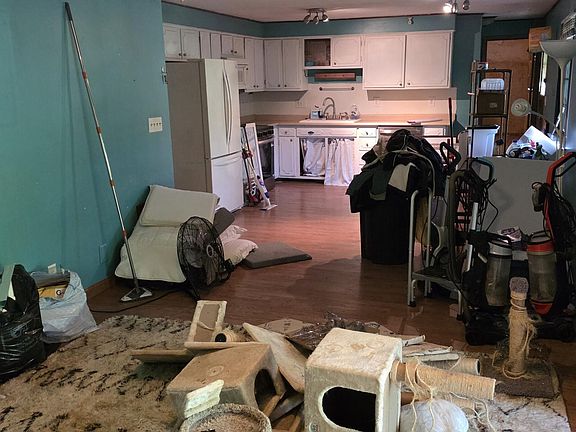 5th image of 949 N Dale Dr