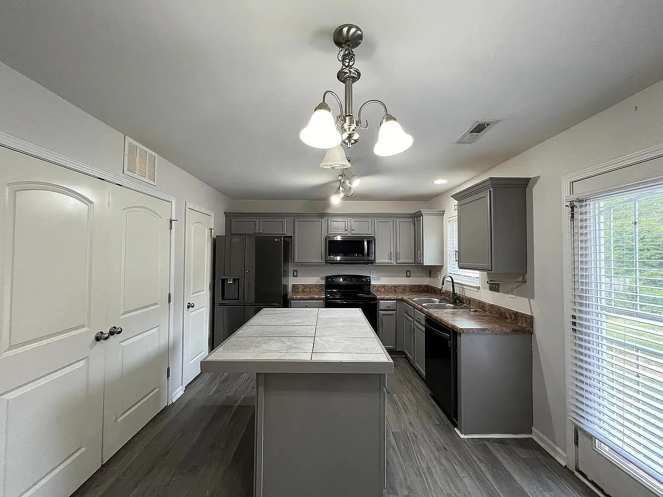 3 bed, 2.5 bath, 1738 sqft, $1,950 — Photo 3