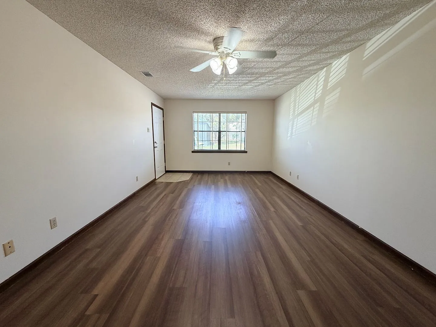 2 Bedroom/1 Bath Remerton Duplex — Photo 2