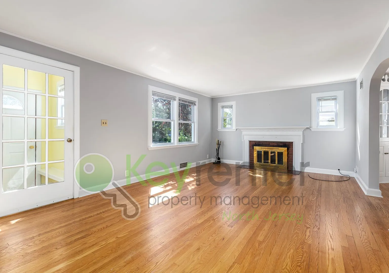 Spacious 3BR Bloomfield Home with Large Fenced Yard, Garage & Basement — Photo 3