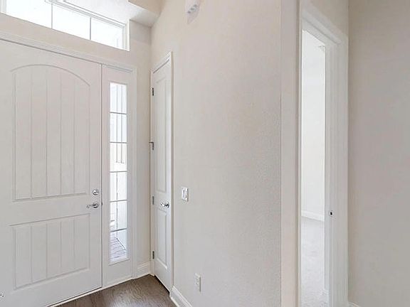 3rd image of 107 Park Bluff Cir