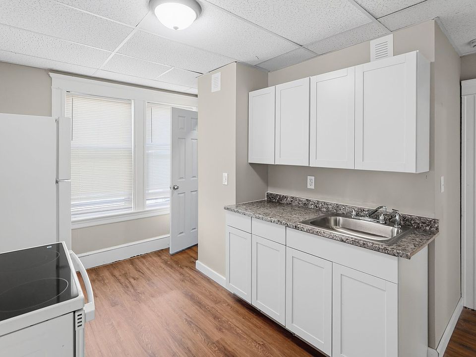 1st image of 387 Grove St #2F
