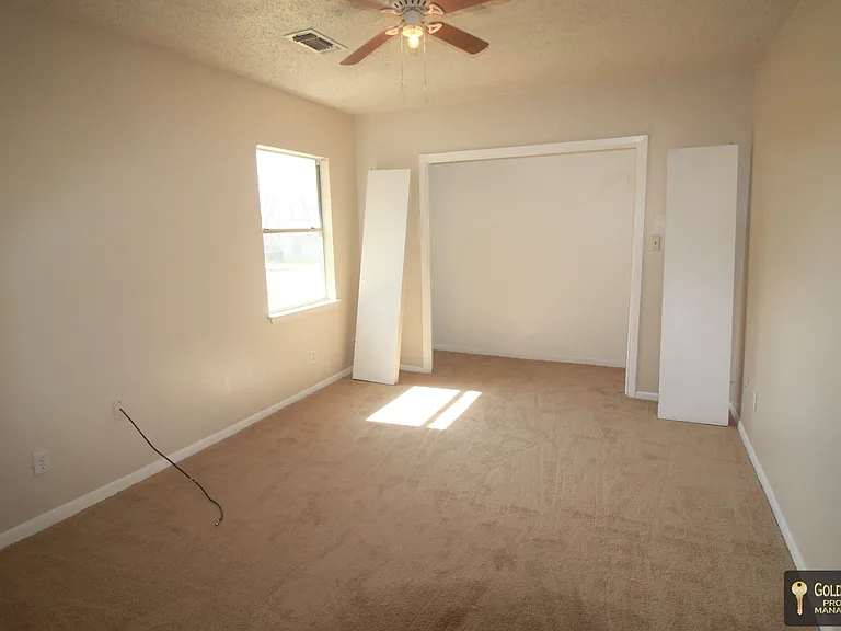 1706 Cole St — Photo 9