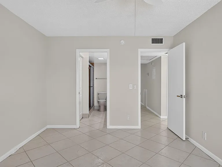 3057 Yarmouth Dr #C — Photo 13