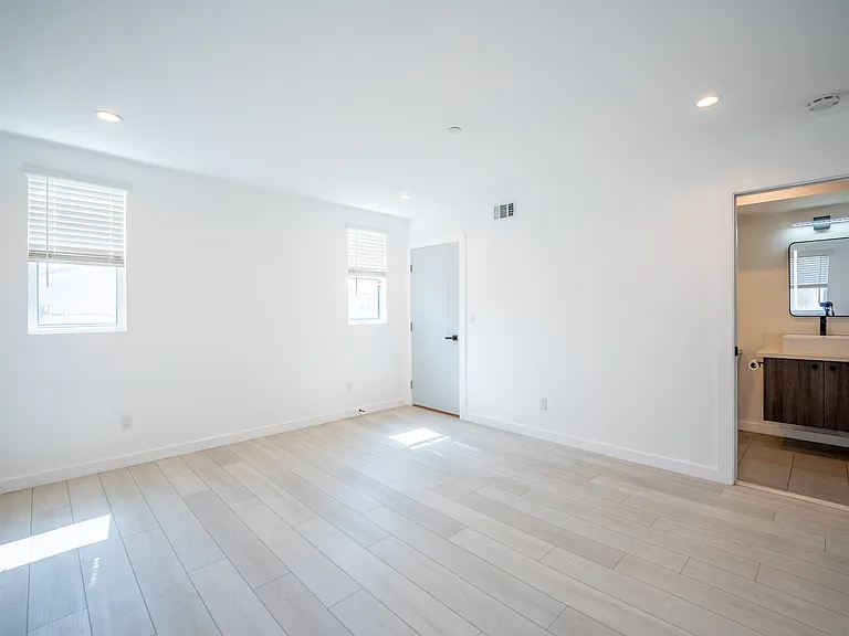 246 1/2 N Dillon St #246-1/2 — Photo 19