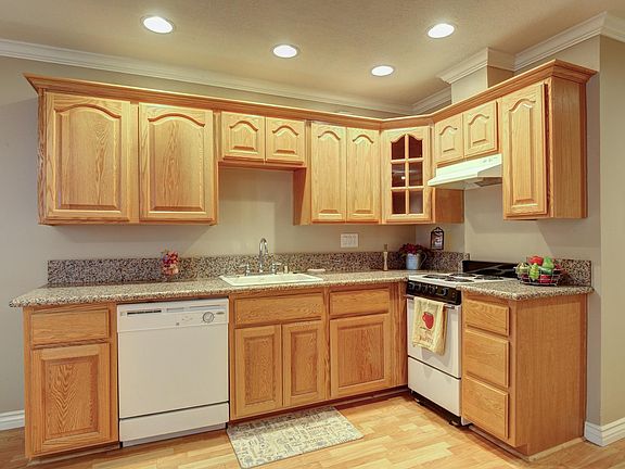 3rd image of 812 W Huntington Dr APT 14A