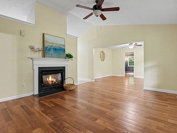 4th image of 7929 Lake Jenn Dr