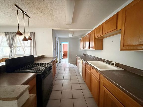 3rd image of 3218 College St