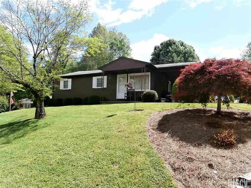 1st image of 530 Wentworth Cres