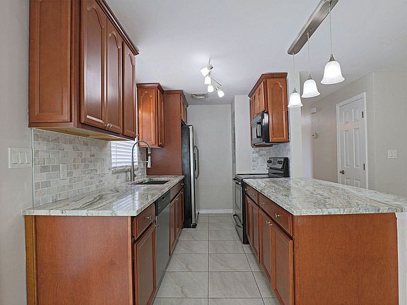 5th image of 5727 Winkler Rd