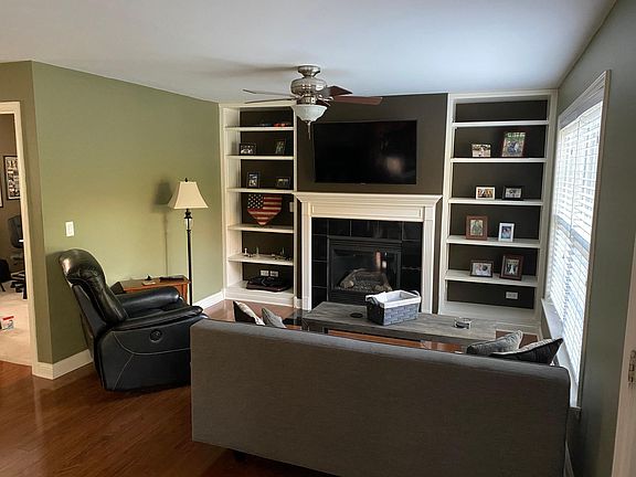 3rd image of 209 S Brockway St