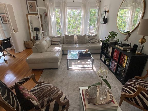 2nd image of 344 1/2 N Sycamore Ave #344-1/2