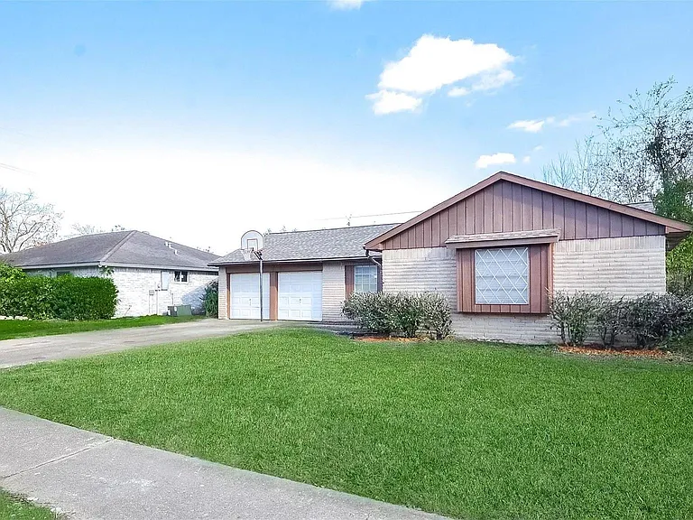 10119 Leawood Blvd — Photo 1
