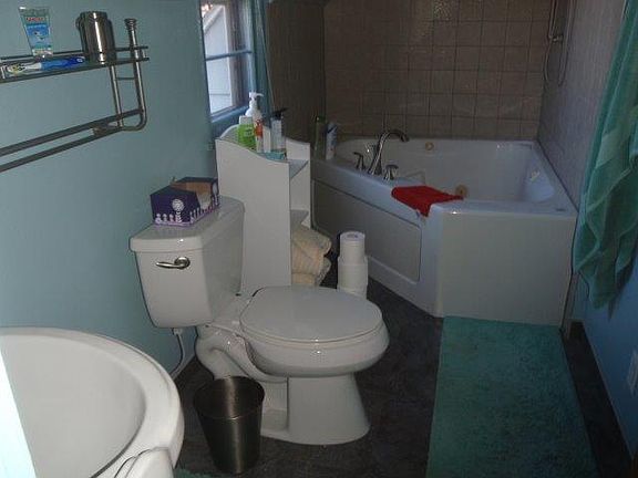 upstairs bath jacuzzi